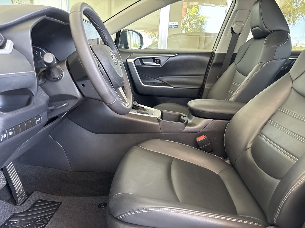 2024 Toyota RAV4 XLE Premium photo 17