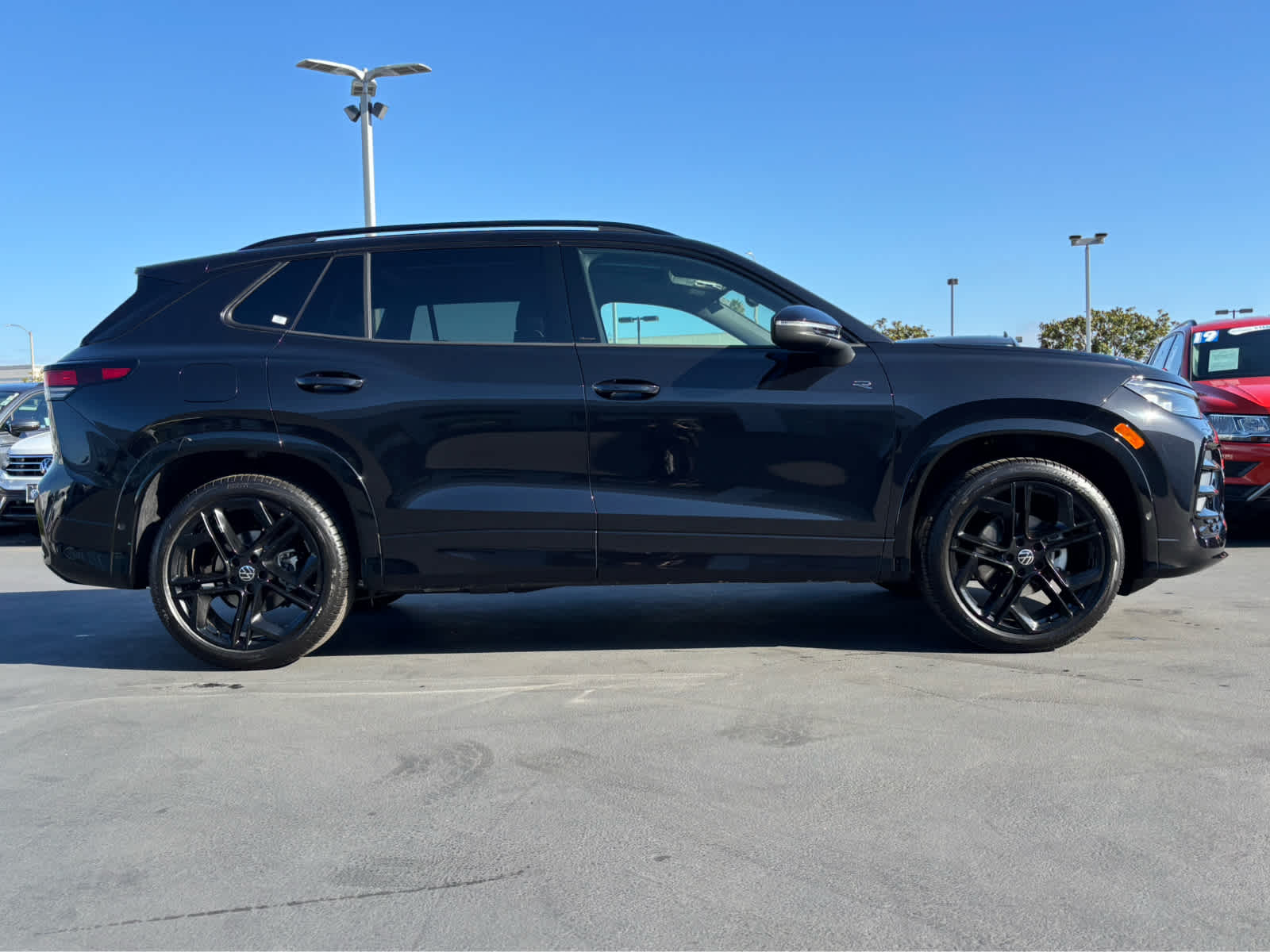 2026 Volkswagen Tiguan SE R-Line Black photo 2