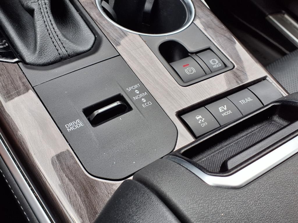 2022 Toyota Highlander Limited Hybrid photo 13