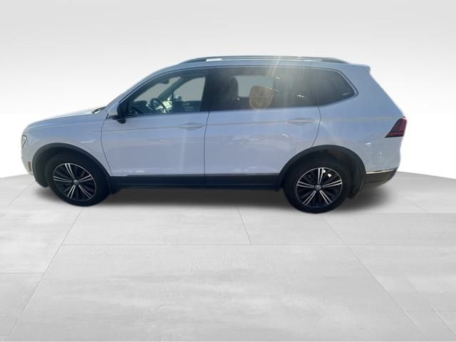 2019 Volkswagen Tiguan SEL R-Line photo 3