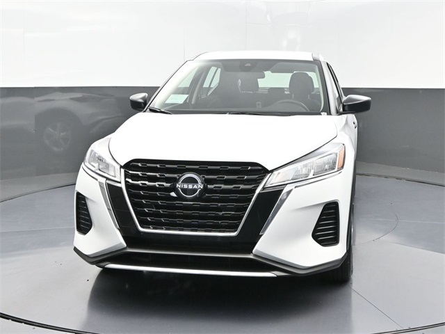 2025 Nissan Kicks Play S photo 2