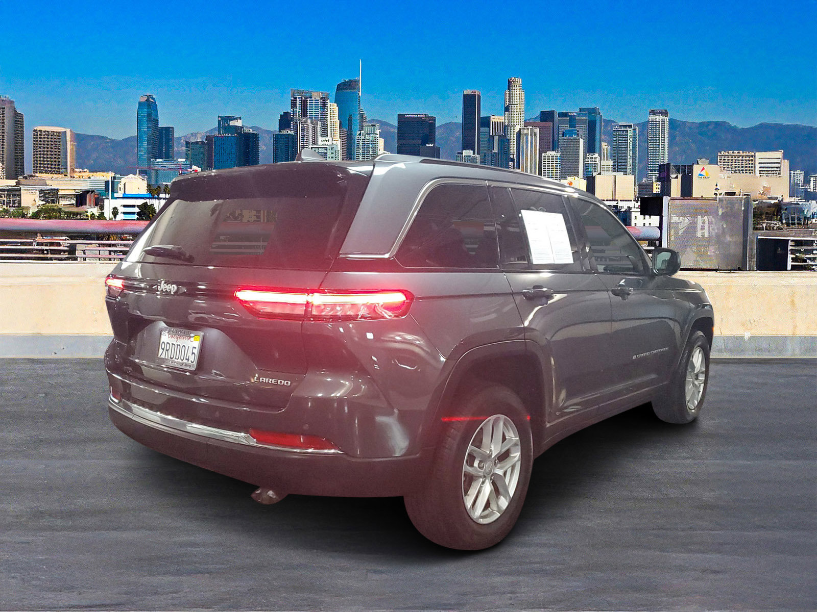 2025 Jeep Grand Cherokee Laredo X photo 3