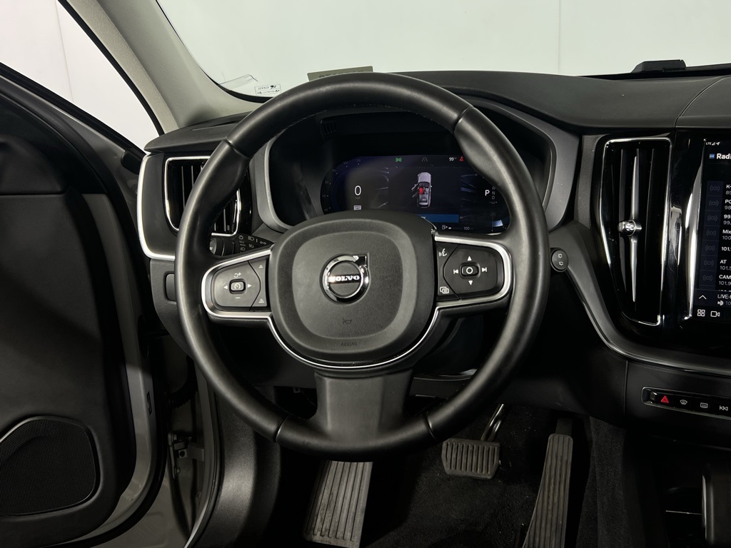 2024 Volvo XC60 B5 Core photo 11