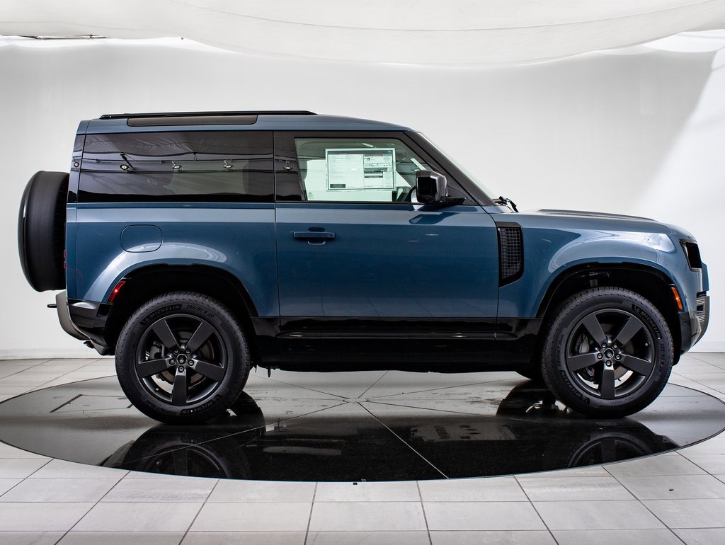2025 Land Rover Defender 90 X-Dynamic SE photo 10