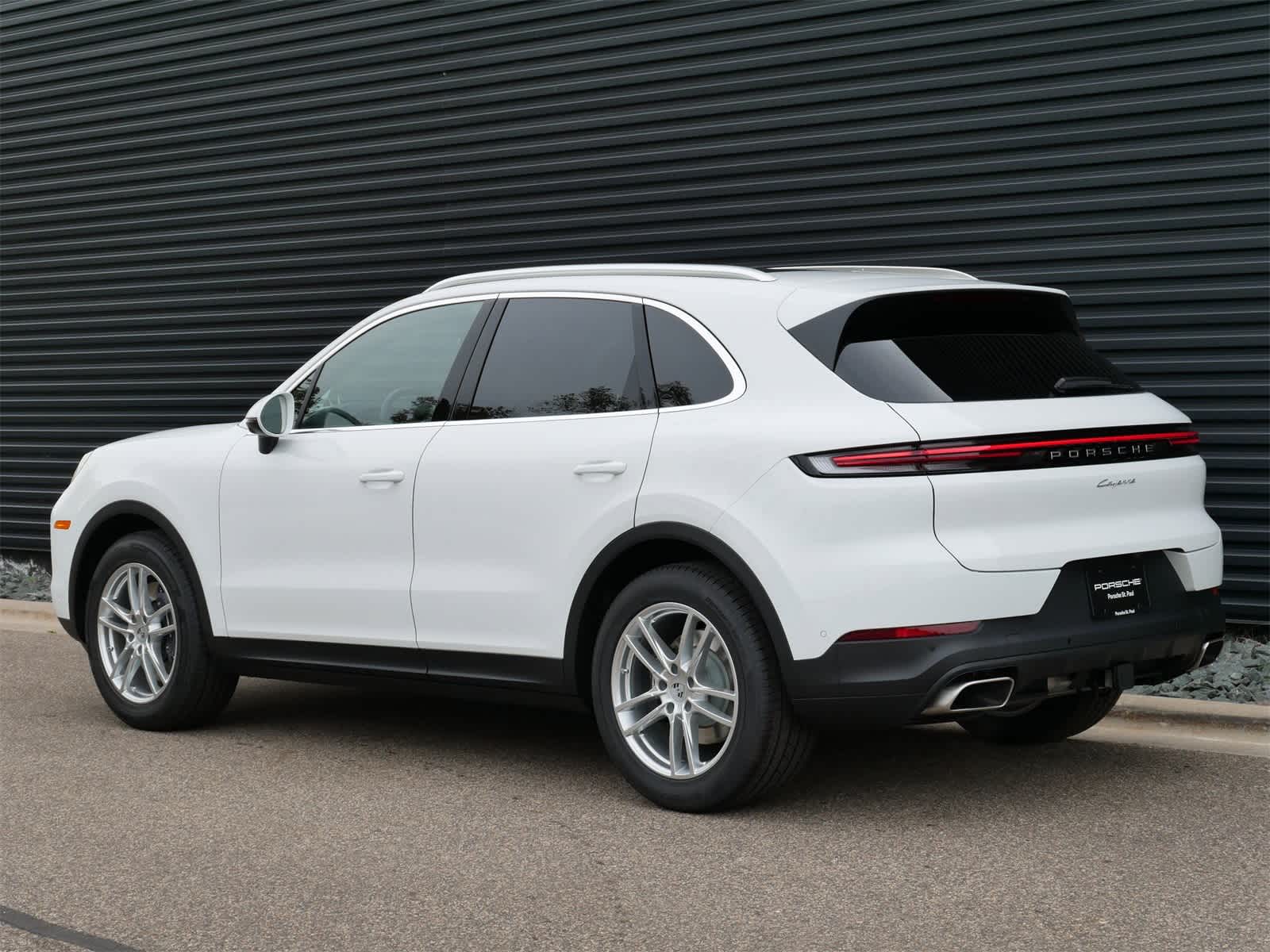 2026 Porsche Cayenne photo 3