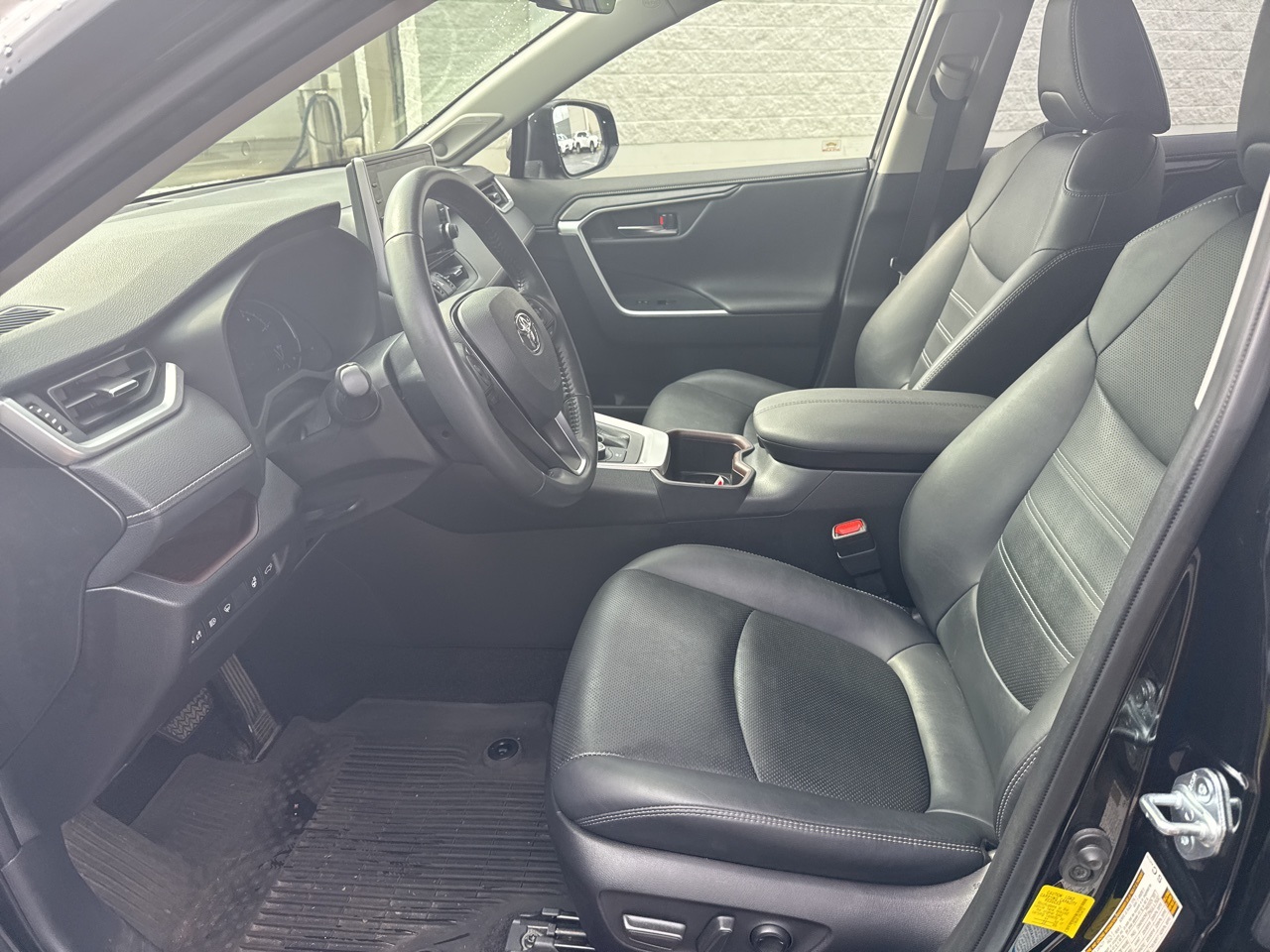 2022 Toyota RAV4 Hybrid Limited photo 5