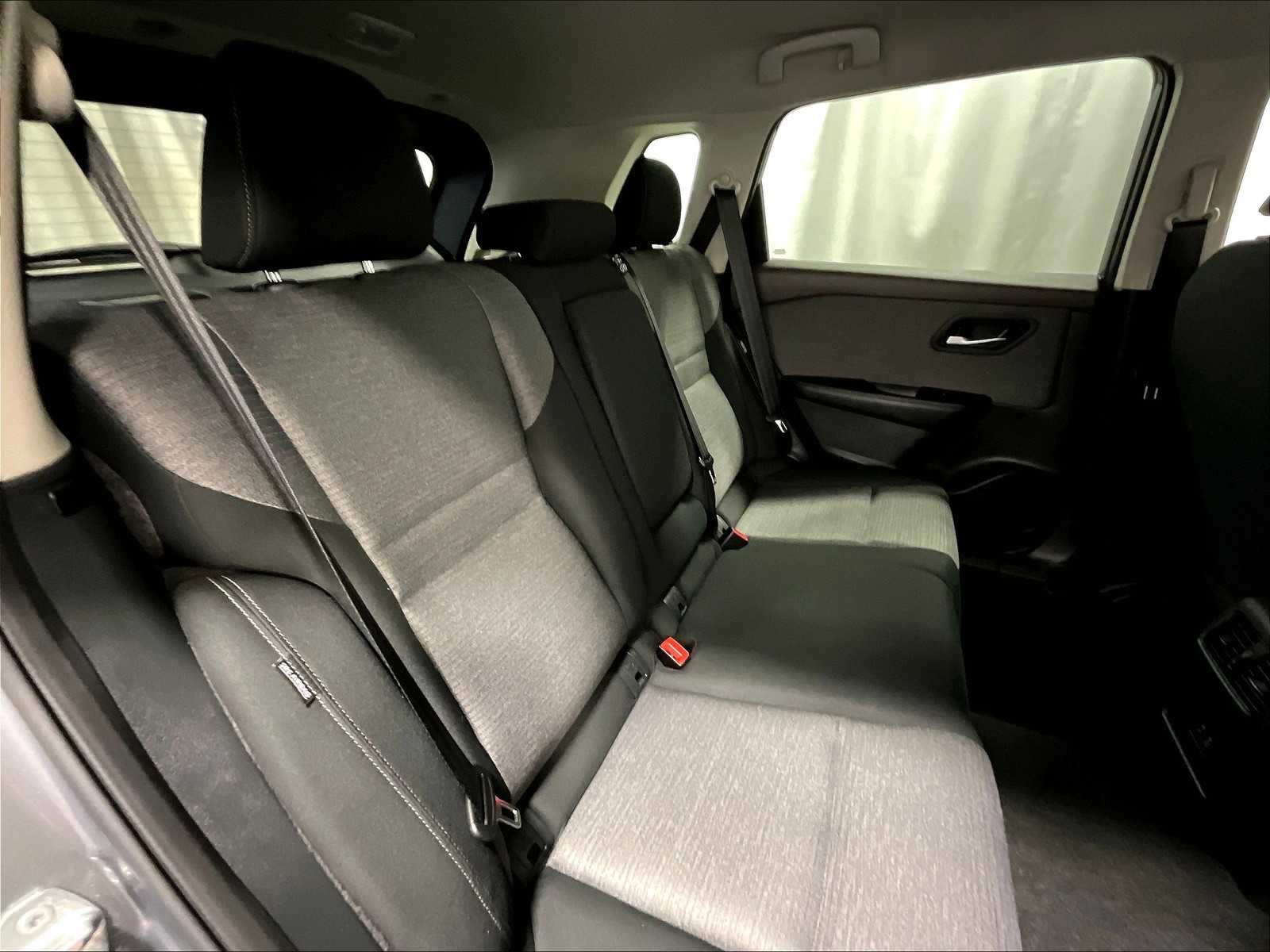 2023 Nissan Rogue SV photo 16