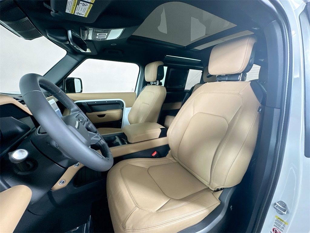 2025 Land Rover Defender 90 X-Dynamic SE photo 11