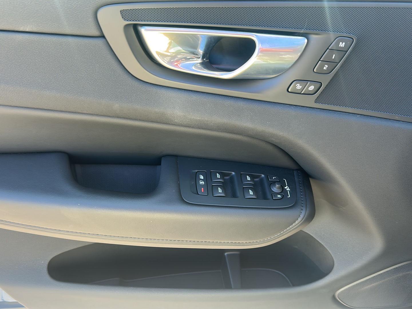 2024 Volvo XC60 Plus photo 10