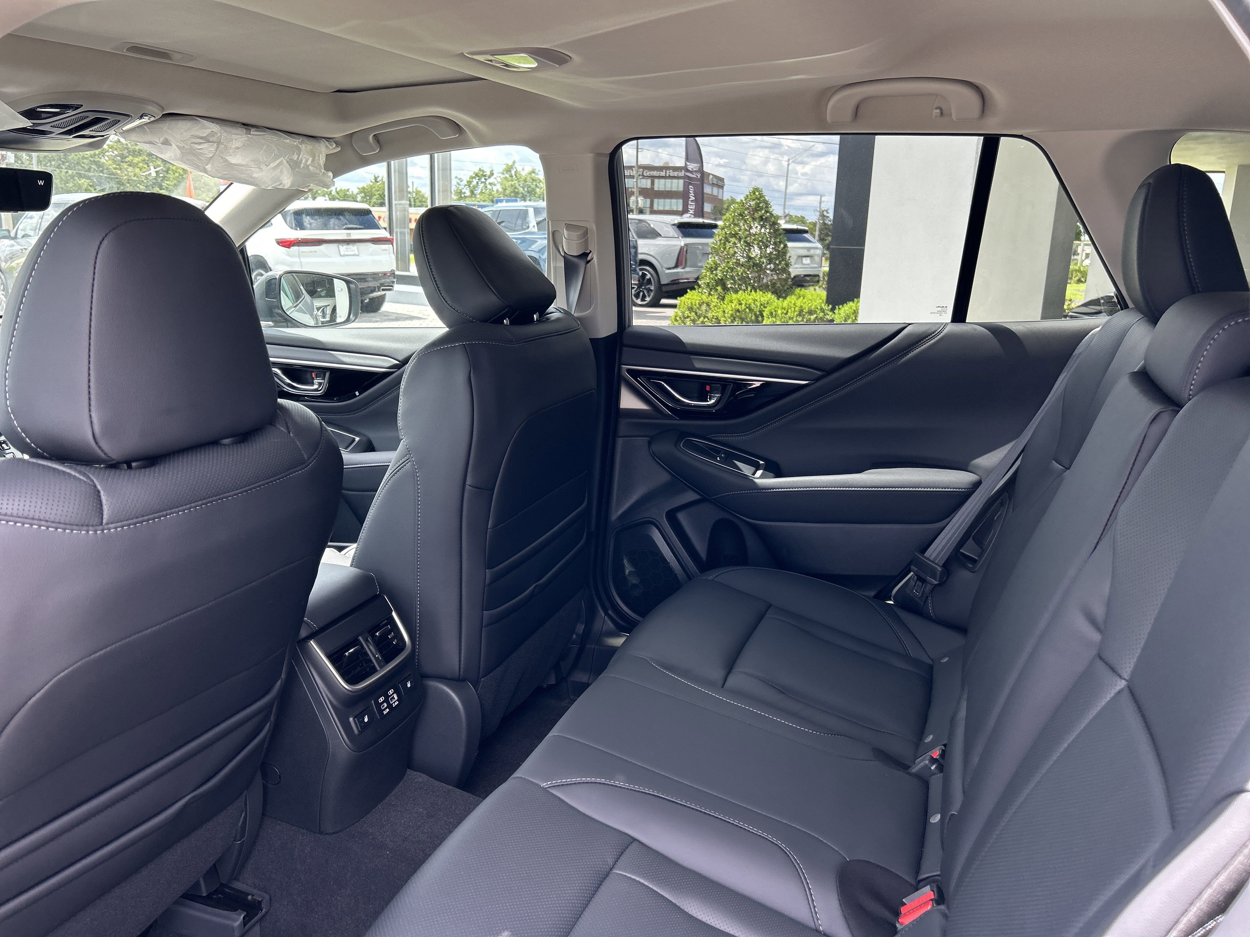 2025 Subaru Outback Touring photo 5