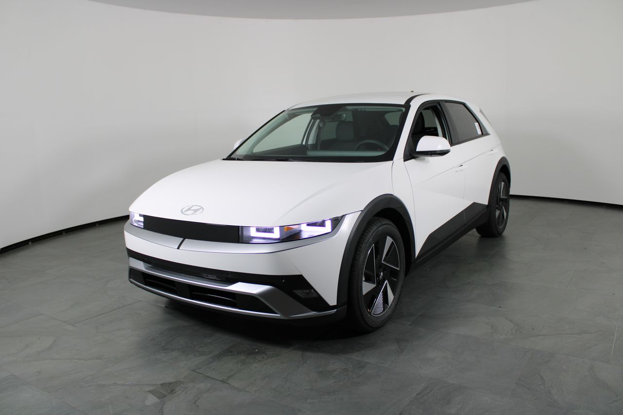 2026 Hyundai IONIQ 5 SEL's photo