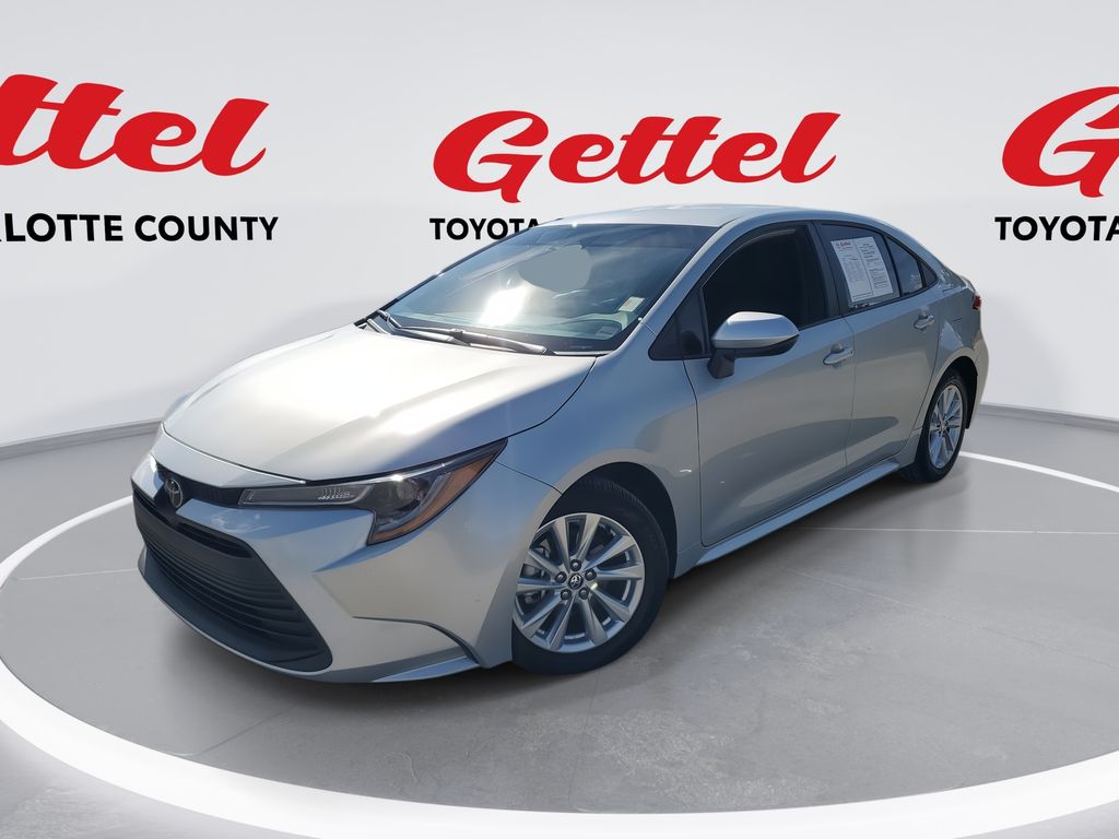 2024 Toyota Corolla LE's photo