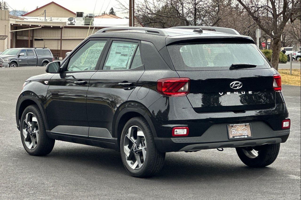 2025 Hyundai Venue SEL photo 4