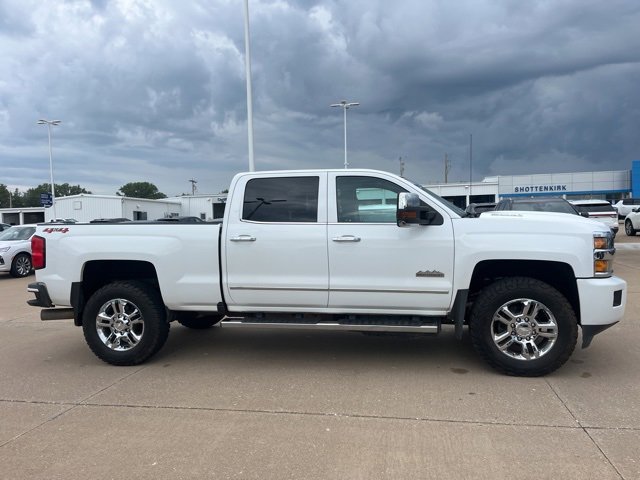2019 Chevrolet Silverado 2500HD High Country photo 3