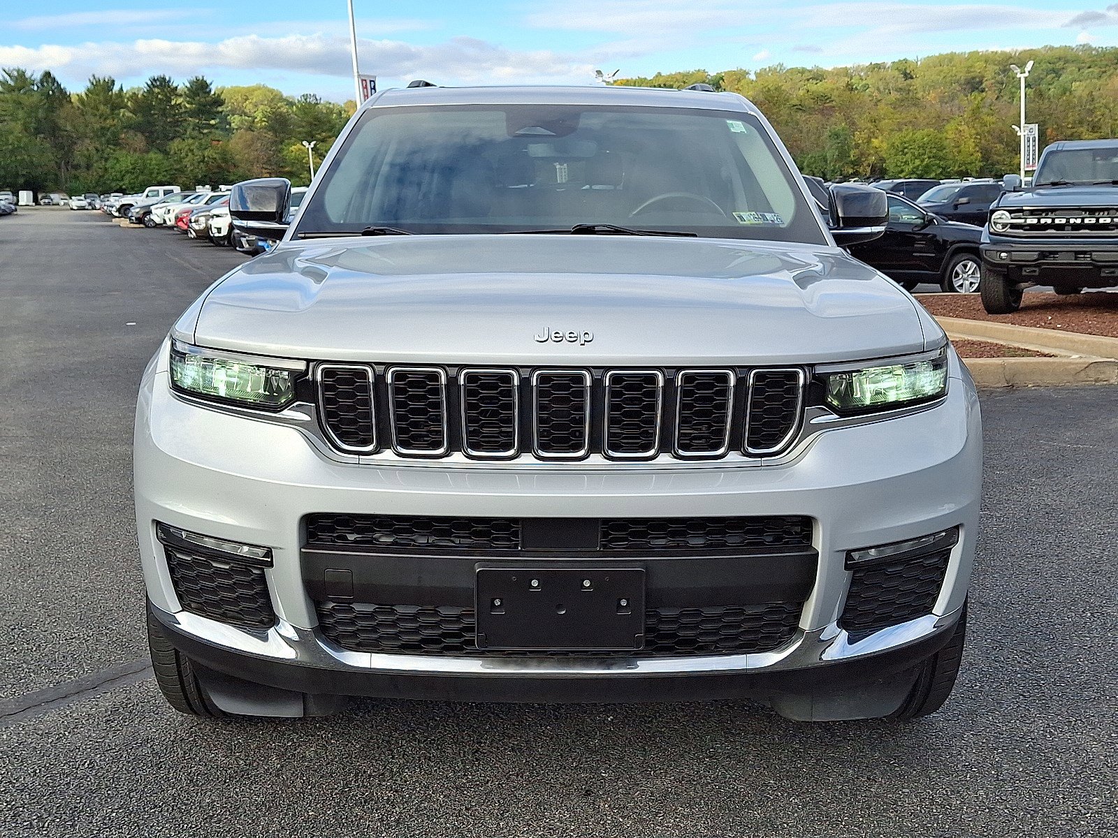 2022 Jeep Grand Cherokee Limited photo 2