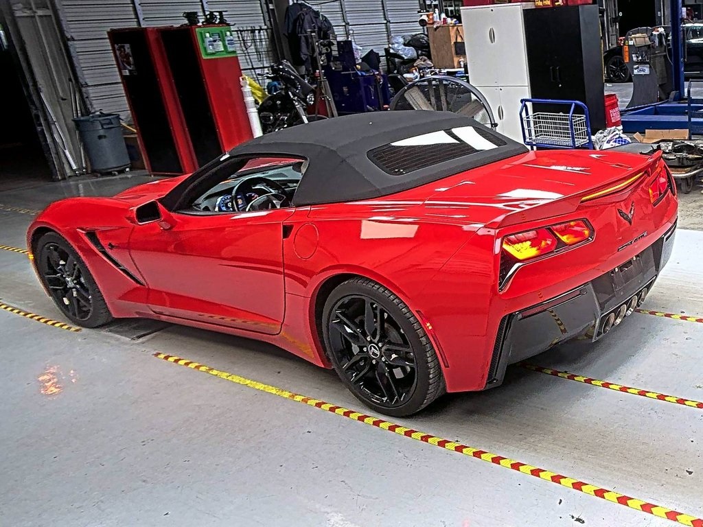 2015 Chevrolet Corvette Stingray 2LT photo 3