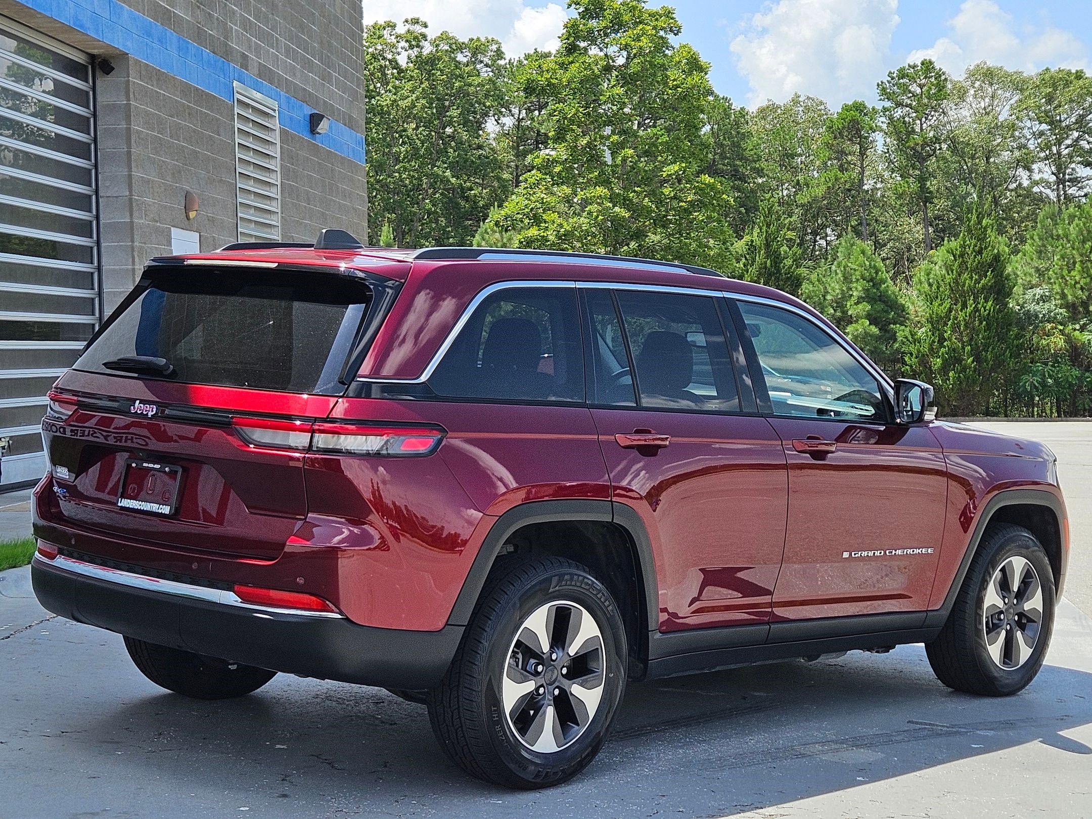 2023 Jeep Cherokee 4xe photo 6