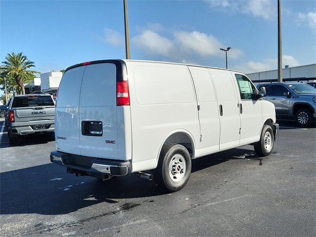 2025 Gmc Savana Cargo 2500 photo 3