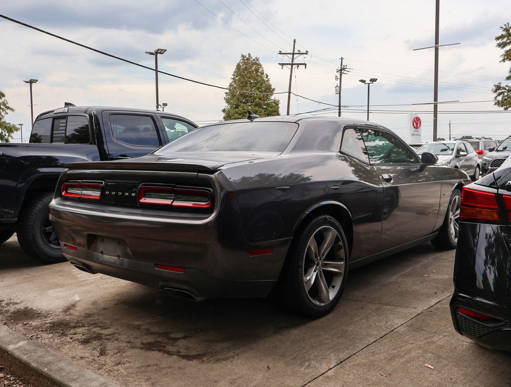 2015 Dodge Challenger R/T photo 3