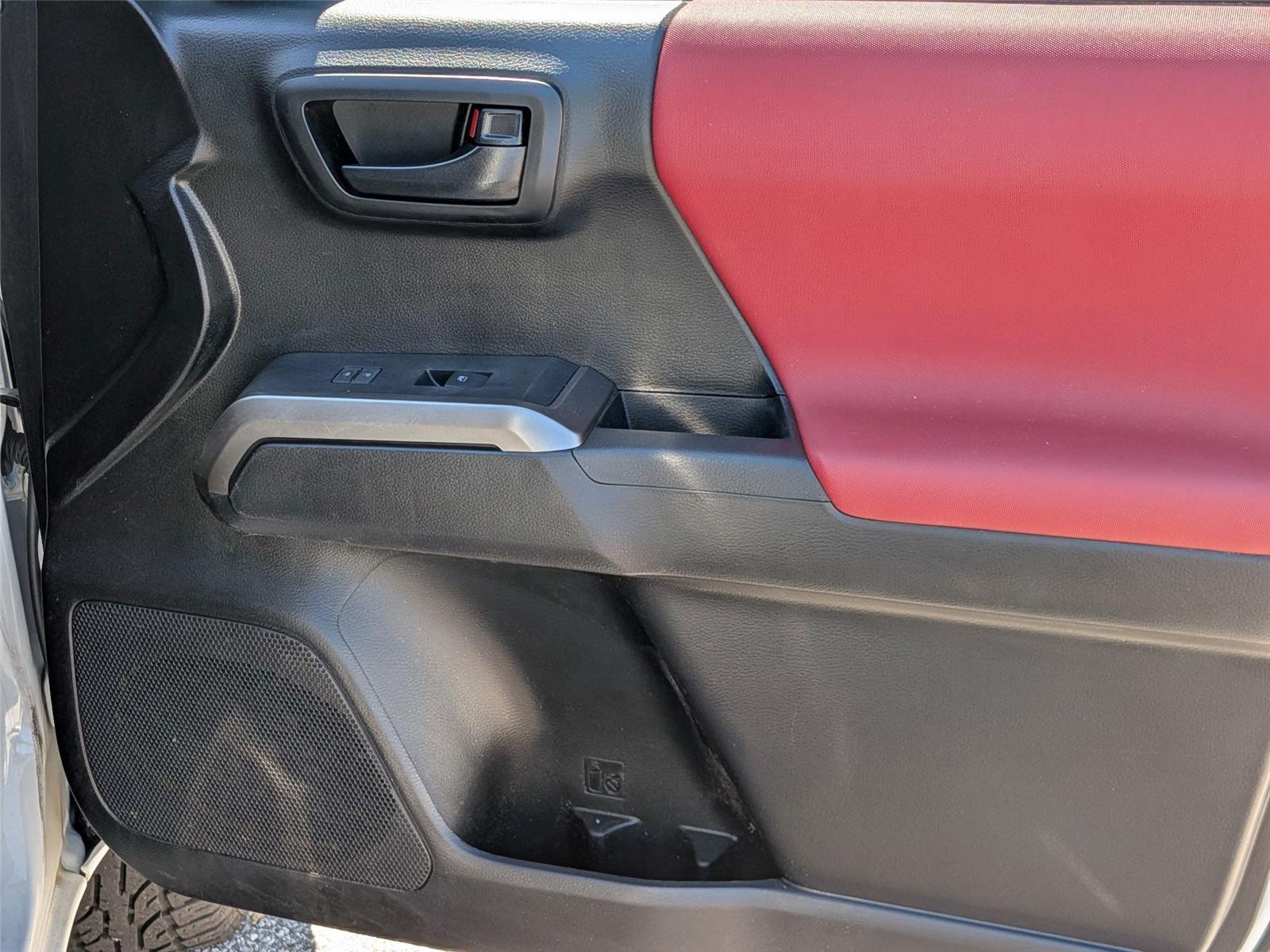 2022 Toyota Tacoma SR5 Double Cab V6 photo 33