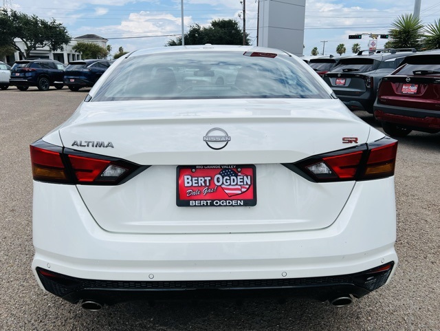 2025 Nissan Altima SR photo 11