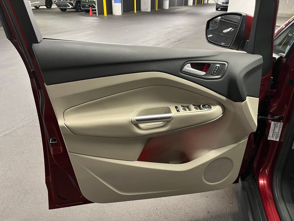 2016 Ford C-Max Energi SEL photo 12
