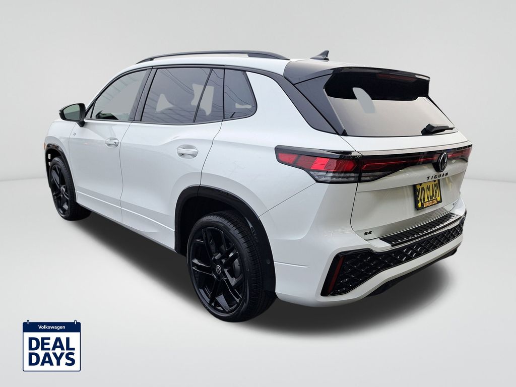 2025 Volkswagen Tiguan SE R-Line Black photo 4