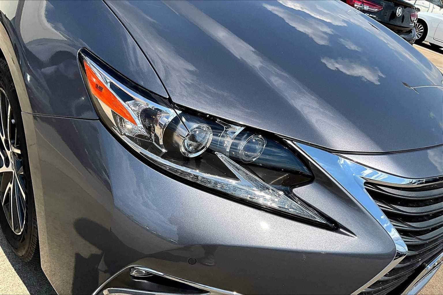 2016 Lexus ES 350 photo 24