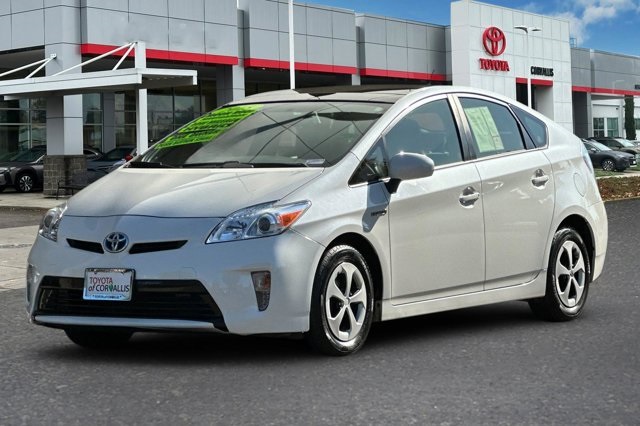 2015 Toyota Prius Three photo 8
