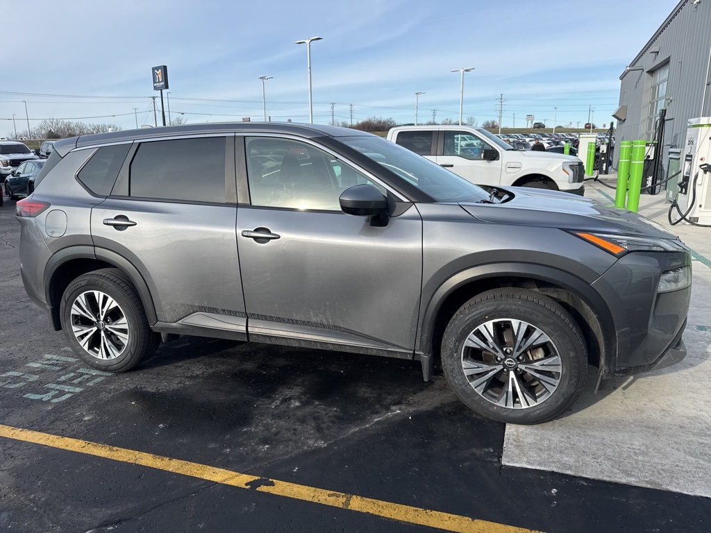 2023 Nissan Rogue SV's photo