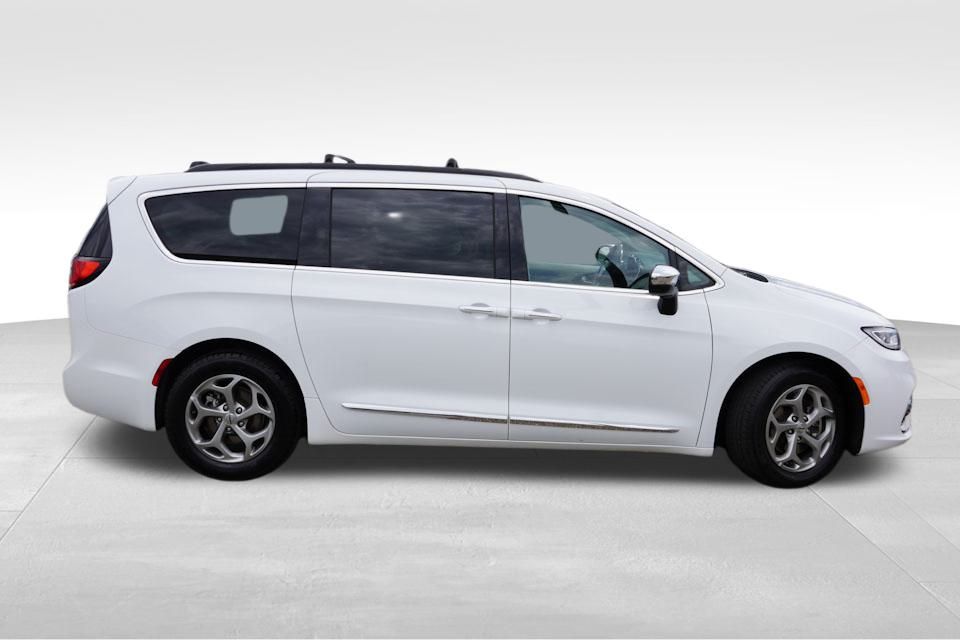 2023 Chrysler Pacifica Limited photo 3