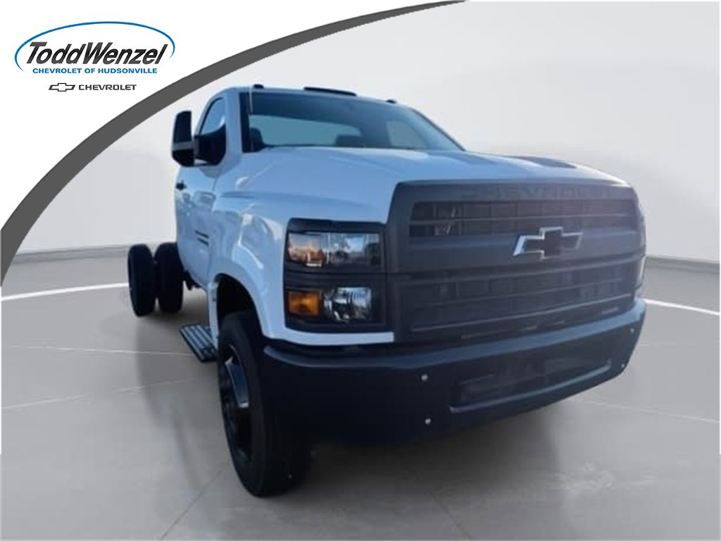 2024 Chevrolet Silverado 4500 Medium Duty Chassis Cab Work Truck's photo