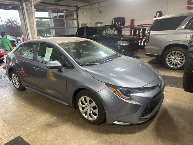 2024 Toyota Corolla LE photo 2