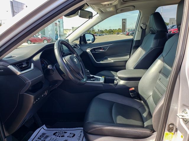 2022 Toyota RAV4 Hybrid XLE Premium photo 9