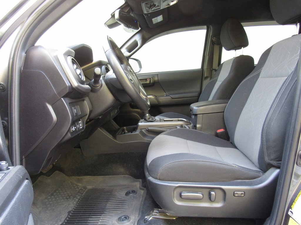 2023 Toyota Tacoma TRD Off-Road photo 13