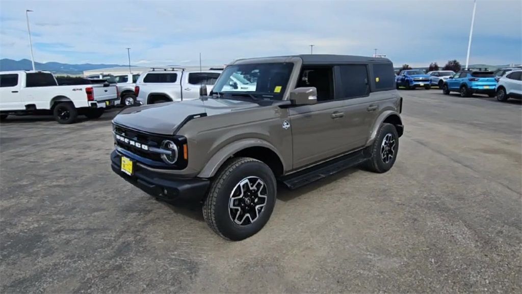 2025 Ford Bronco Outer Banks photo 4