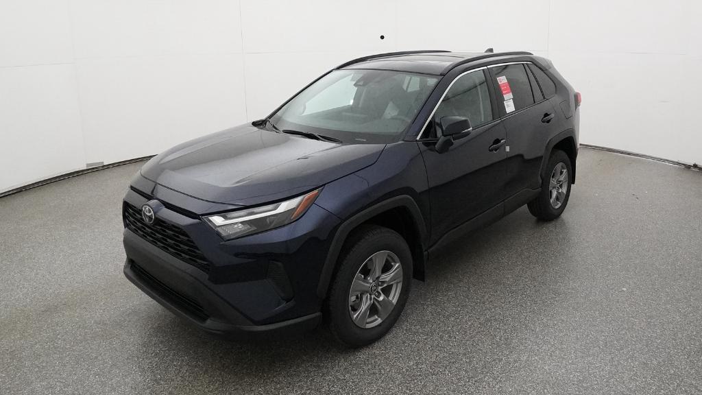 2025 Toyota RAV4 XLE's photo