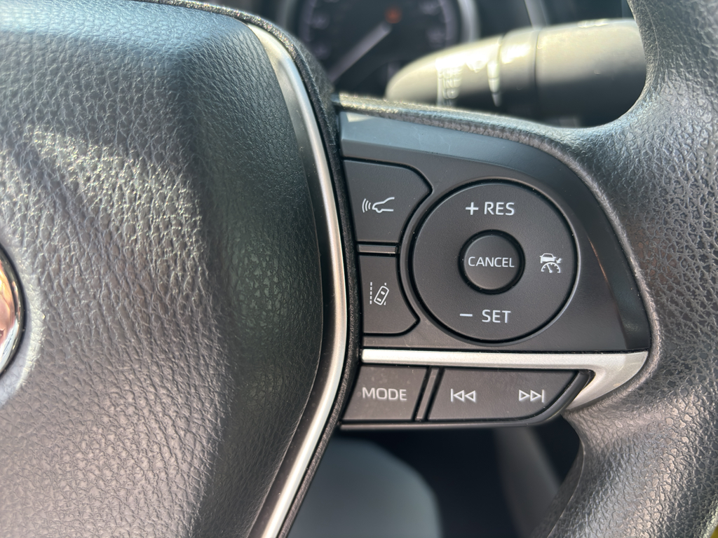 2022 Toyota Camry LE photo 9