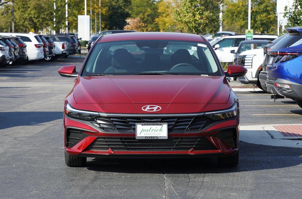 2025 Hyundai Elantra SE photo 2