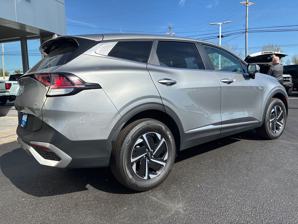 2023 Kia Sportage Hybrid LX photo 7