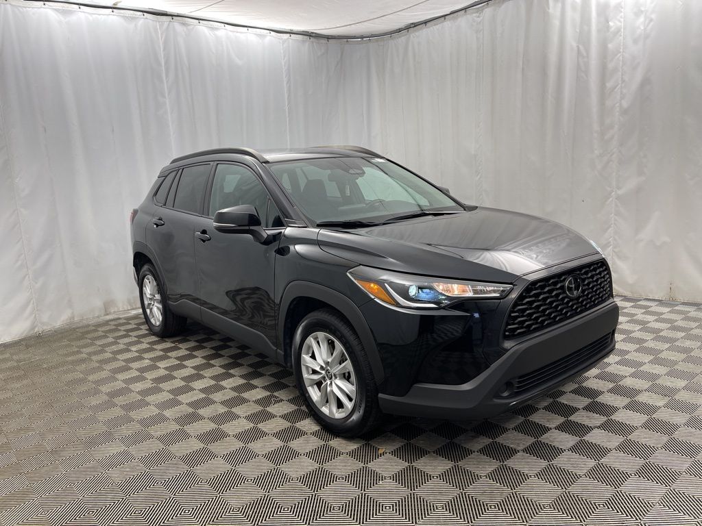 2023 Toyota Corolla Cross LE photo 2