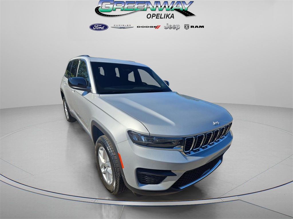 2025 Jeep Grand Cherokee Laredo's photo
