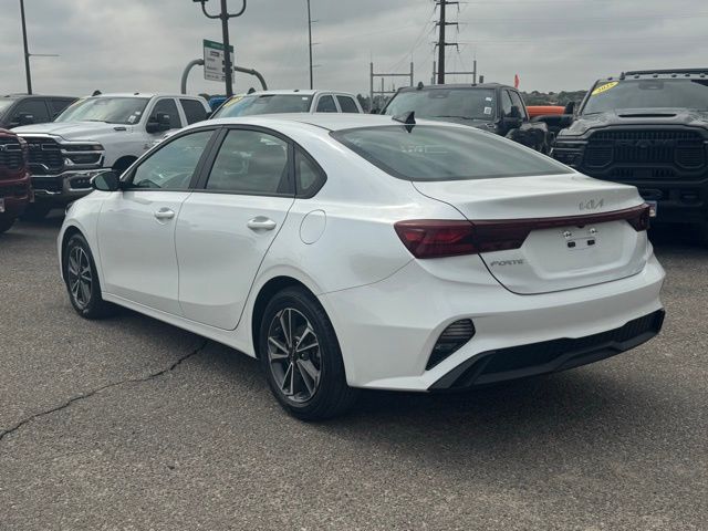 2022 Kia Forte LXS photo 3