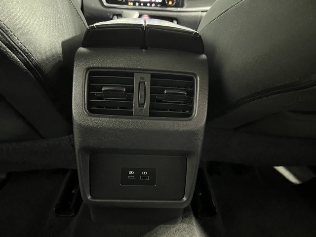 2022 Nissan Rogue SV photo 9