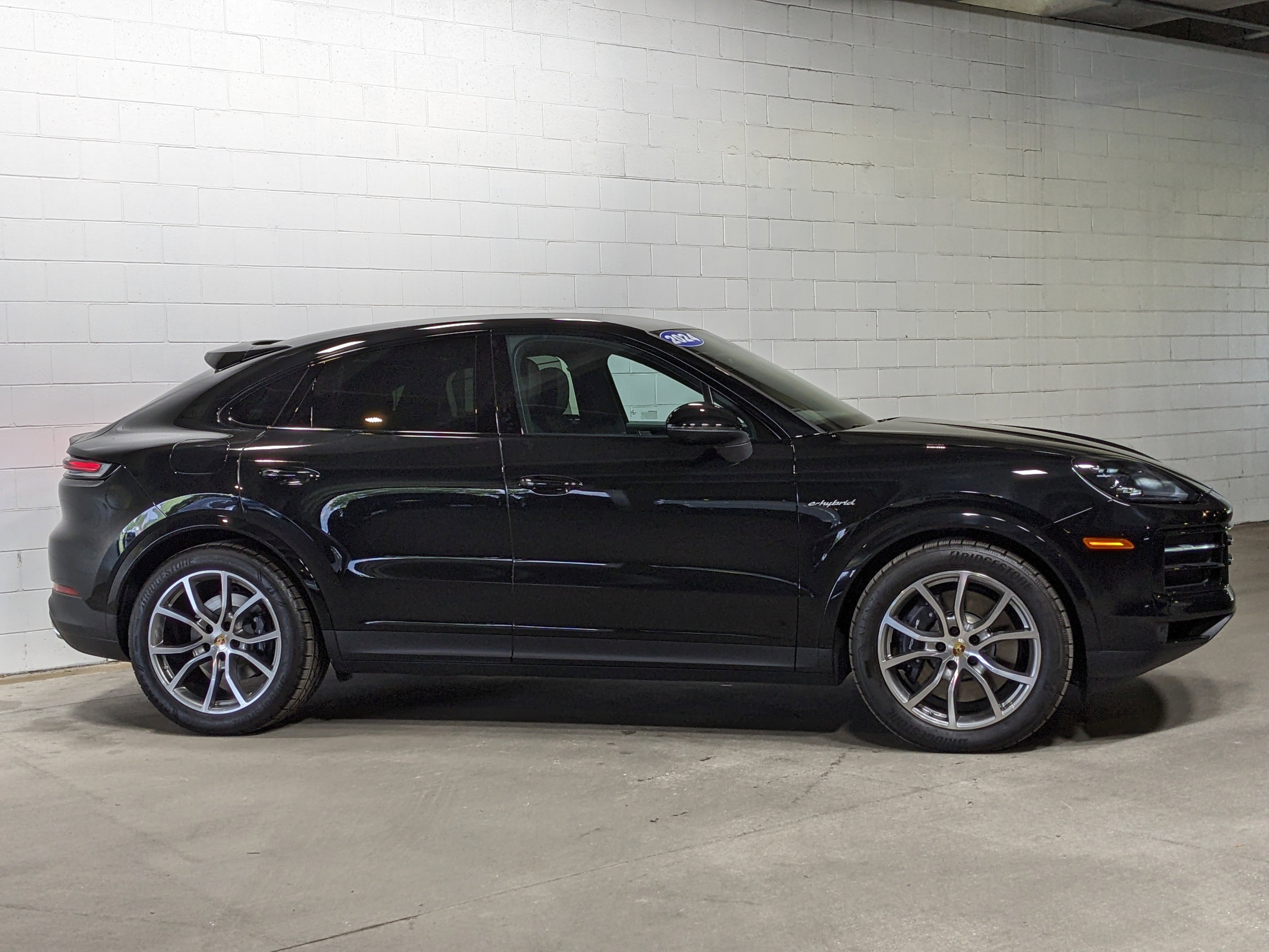 2024 Porsche Cayenne E-Hybrid Coupe photo 3
