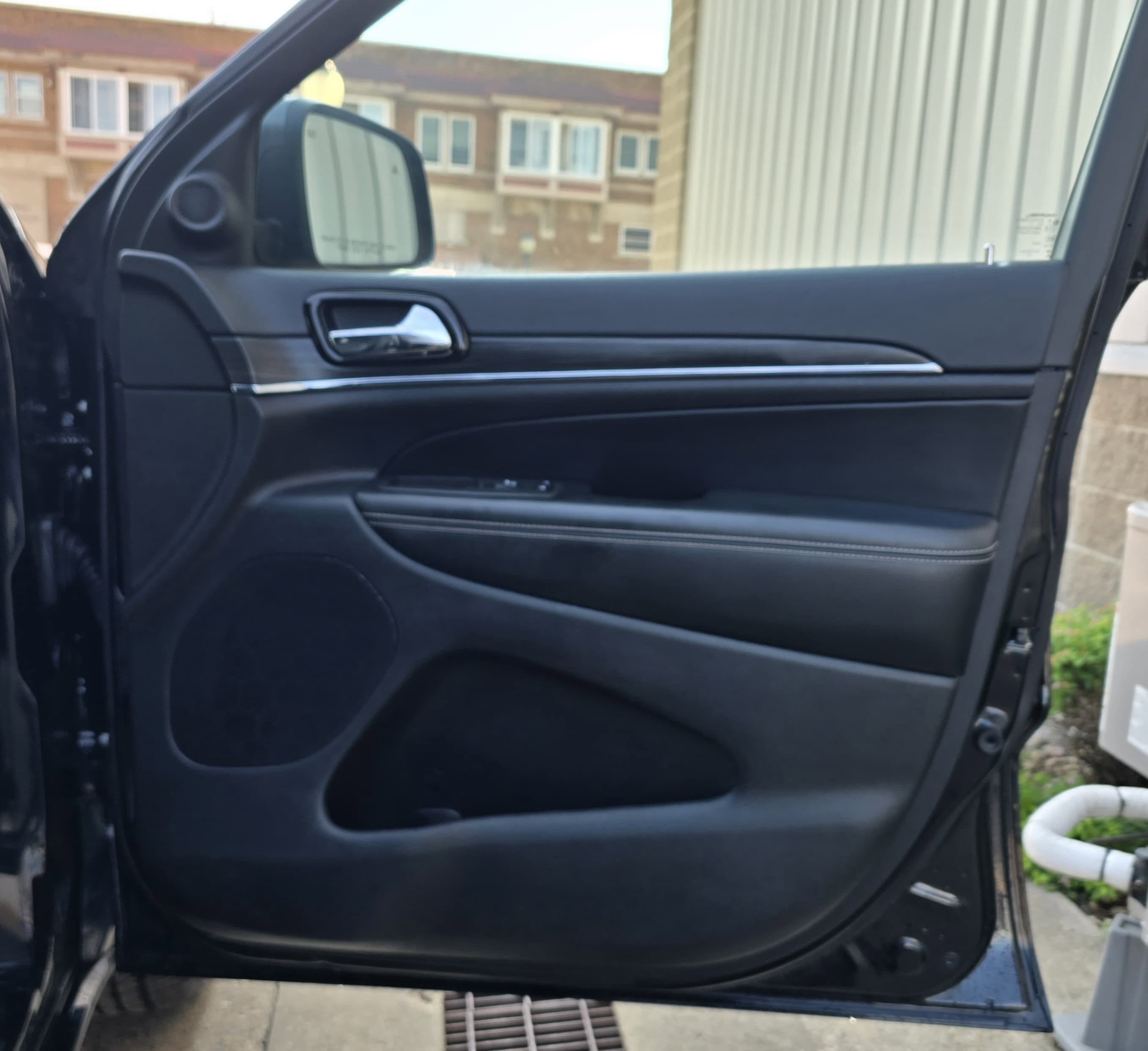 2021 Jeep Grand Cherokee Anniversary Edition photo 4