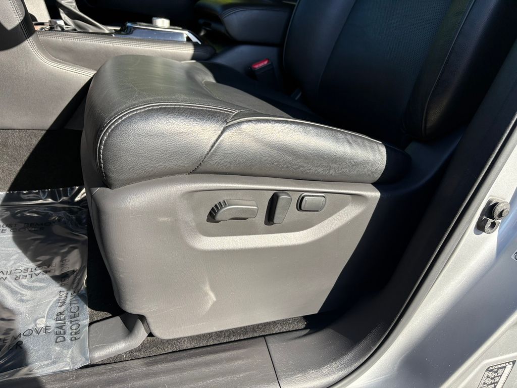 2022 Nissan Armada SL photo 13