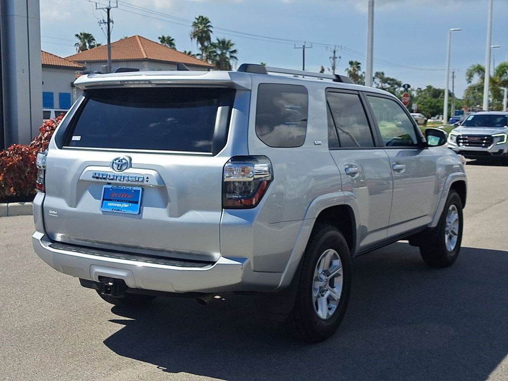 2024 Toyota 4Runner SR5 photo 4