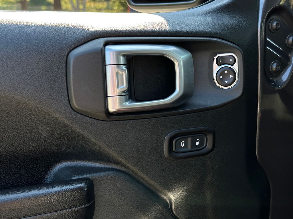 2018 Jeep Wrangler Unlimited Rubicon photo 22