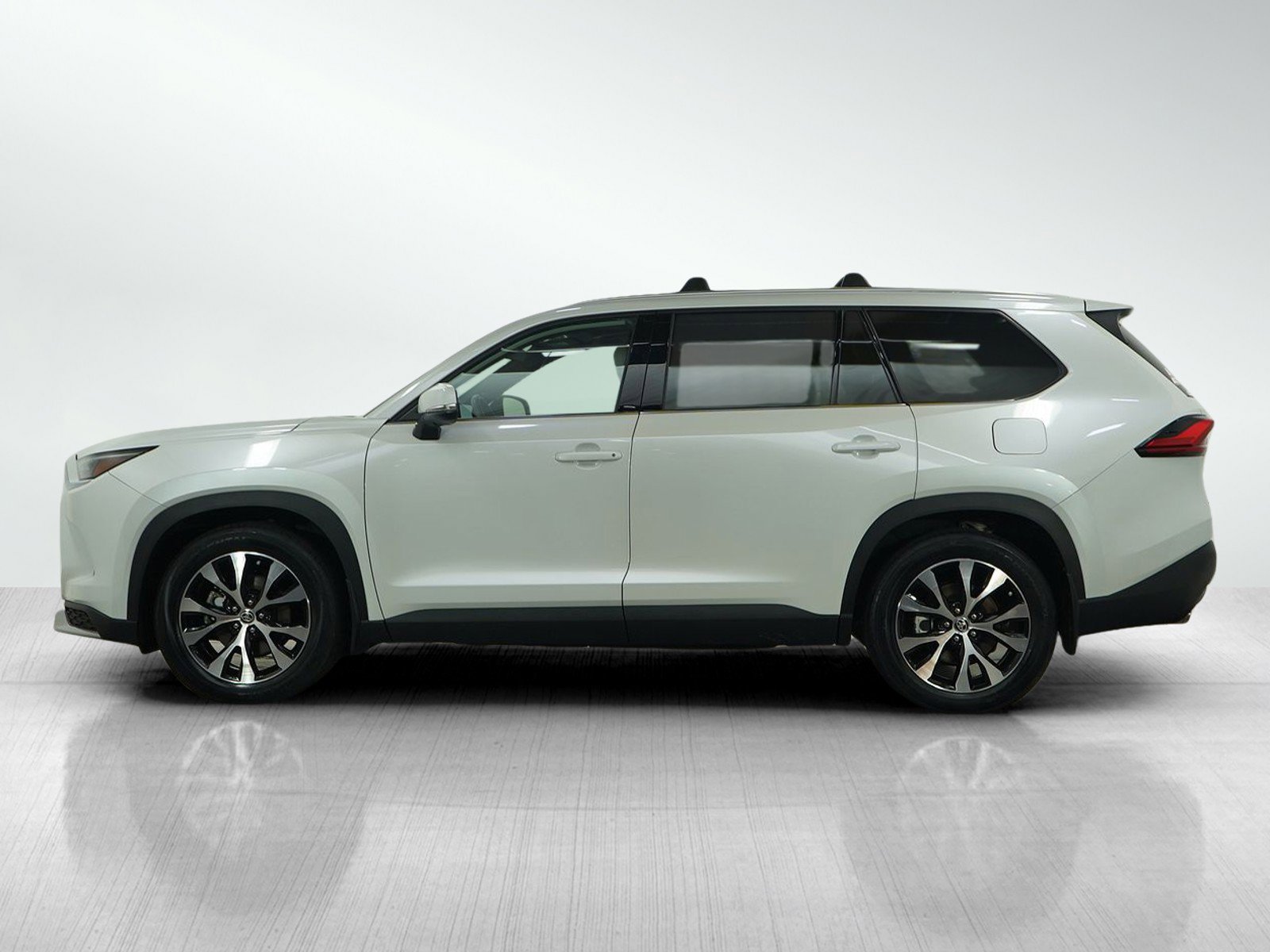 Used 2024 Toyota Grand Highlander Limited with VIN 5TDADAB5XRS000556 for sale in Bloomington, Minnesota